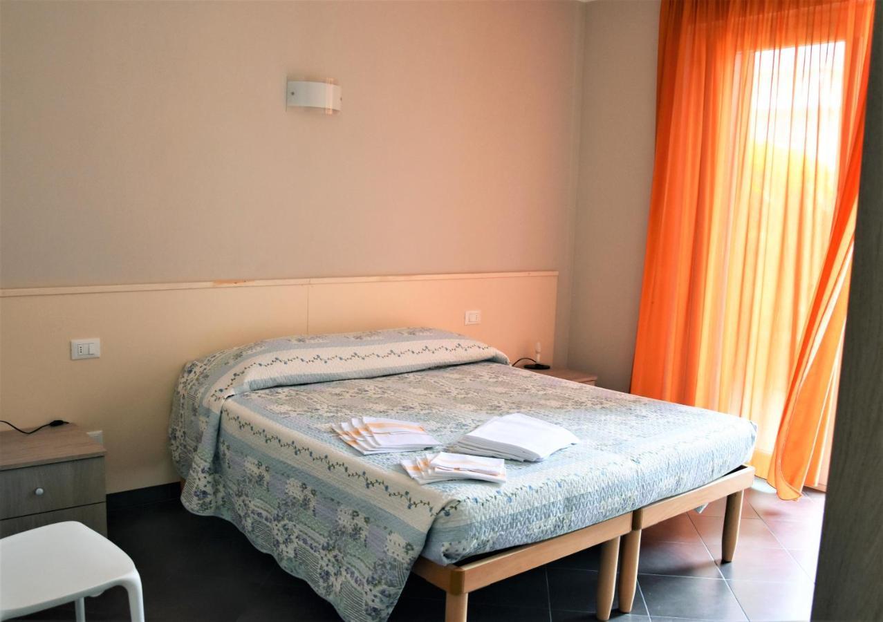 Le Vele Residence Пьетра-Лигуре Экстерьер фото