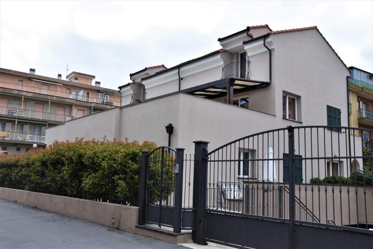 Le Vele Residence Пьетра-Лигуре Экстерьер фото