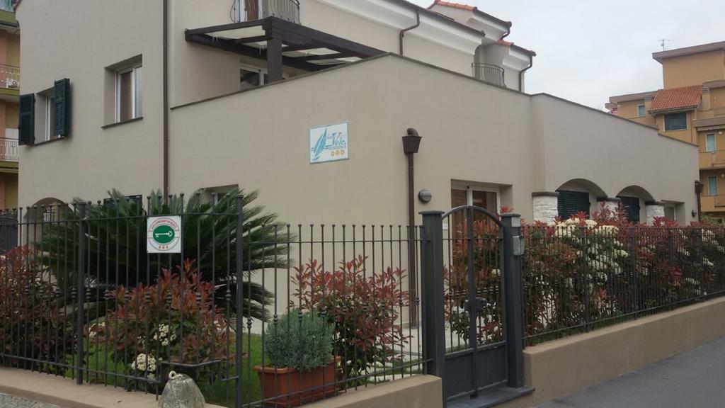 Le Vele Residence Пьетра-Лигуре Экстерьер фото